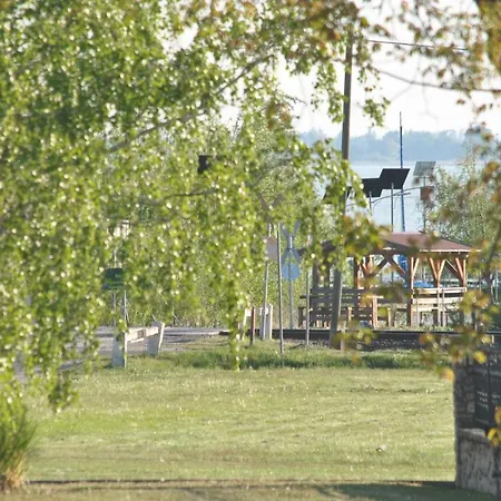 Gombi Nyaralo Holiday home Vonyarcvashegy