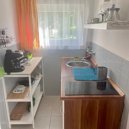 Gombi Nyaralo 본보야크바세기